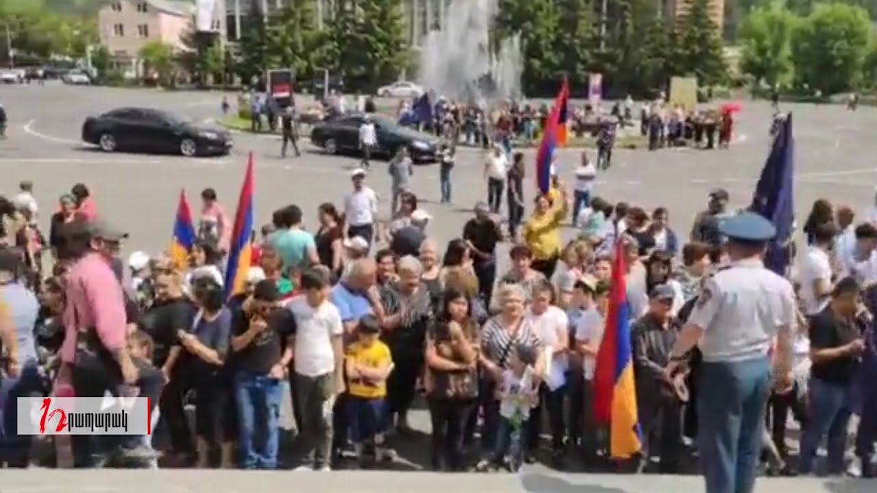 Չարենցավանում փորձում են Փաշինյանի համար հոծ բազմության տպավորություն ապահովել