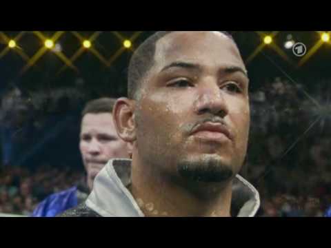 Alex Max Band singing "The Star-Spangled Banner" at the box fight Marco Huck vs. Matt Godfrey