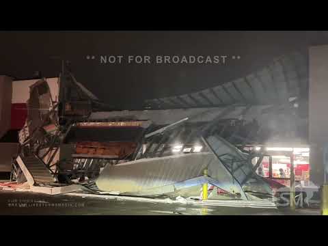 12-14-2022 Marrero, LA - Emergency Vehicles and Damaged Supermarket