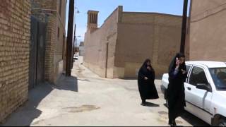 Fahrt durch die Gassen bei der Moschee Amir Chakhmâgh, Yazd (Iran), 29.07.2015