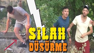 RİSKLİ SİLAH DÜŞÜRME ŞAKASI 2 - ( SİLAHI ÇALDILAR! )