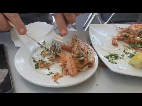 Javi NoPatán pelando camarones @La Esquinita, BCN