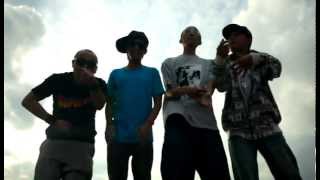 Download lagu Kungpow Chickens - Pacarku Ft. N9NE-O mp3