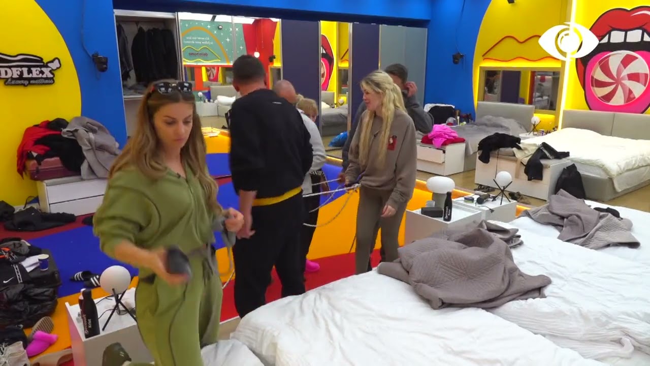 Grupi i Evës përgatisin krevatet për të fjetur