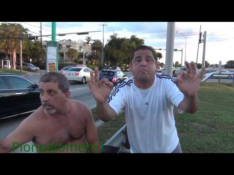 Aramis se dirije a Juanito Cotorro.