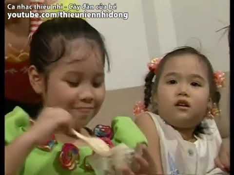 Bé ăn thật ngoan - Bé Tố Quyên