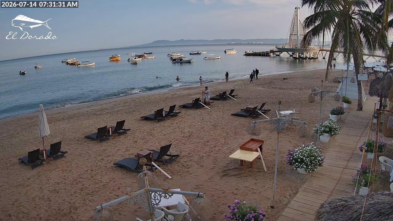 Live webcam view of Playa Los Muertos y su muelle
