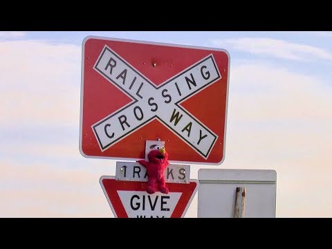 Elmo Trainspotting 2AM8 "Overland" Passenger Train (17/9/2018) - PoathTV Australian Railways