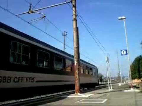 E 656 + carrozze SBB, nella stazione di Civita Castellana Magliano
