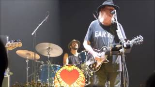 Neil Young+POTR --   Vampire Blues  -   Antwerpen 2016