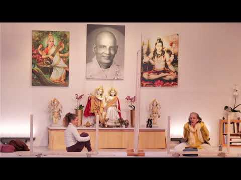 Yogastunde Mittelstufe "Umkehrstellungen" mit Premala - Yoga Vidya Live,  07.02.2022, 16:15 Uhr