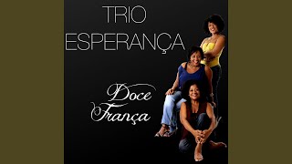 Kadr z teledysku La tendresse tekst piosenki Trio Esperança