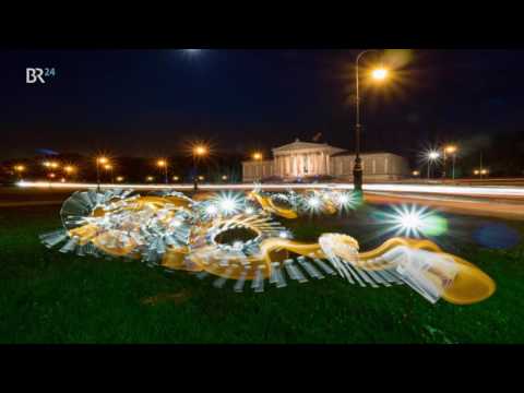 Light painting: The Lumenman conjures up surreal photos with light | BR24