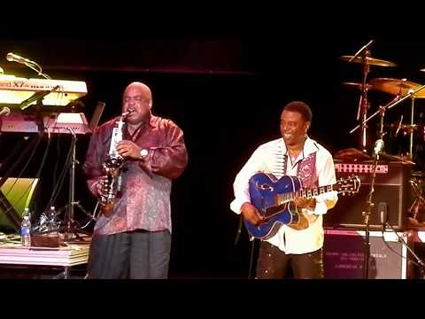 'Iconic' Gerald Albright ft. 'Stormin' Norman Brown - "Georgia On My Mind" (LIVE)