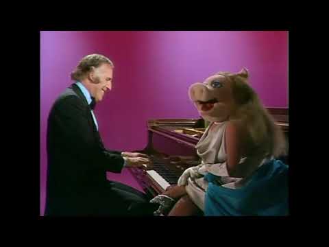 Muppet Songs: Bruce Forsyth & Miss Piggy - Let There Be Love