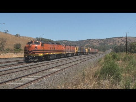 Northbound Bulldogs : Nine EMD classics : Australian Railways