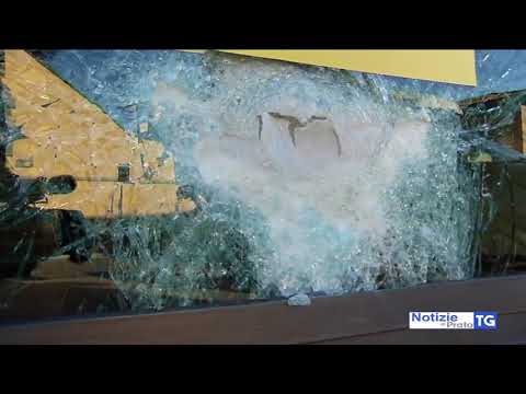 2018-01-16 PRATO - NOTTE DI SPACCATE AI NEGOZI, OTTO LE VETRINE SFONDATE