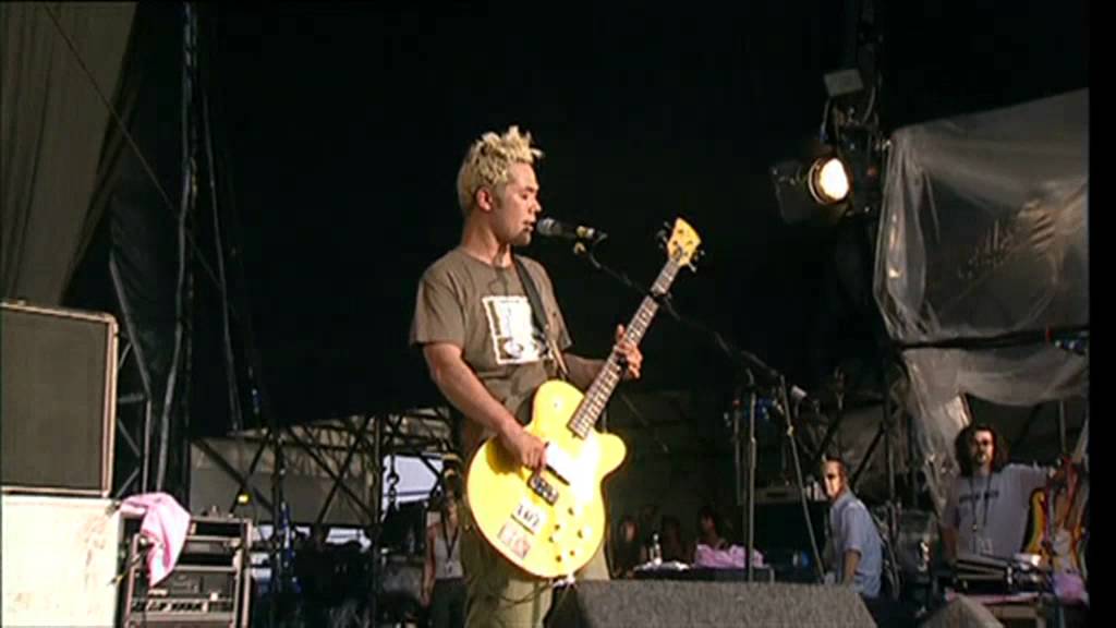 Feeder - Buck Rogers (Live at the Reading Festival 2001) - YouTube