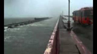 preview picture of video 'Pamban Bridge train crossing scary part 1'