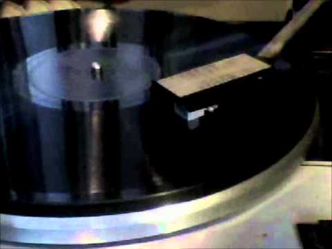 Scatter-brain. Alice "Babs" Nilson med Nisse Linds Hottrio. Stockholm 1940.wmv