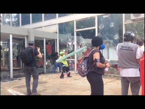 Protesto deixa Brasília em chamas