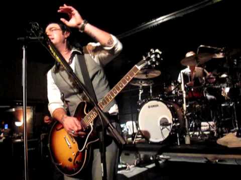 Three Days Grace - Someone Who Cares Live - Sony Soundstage