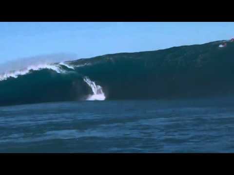 Niccolo Porcella wipeout at Jaws