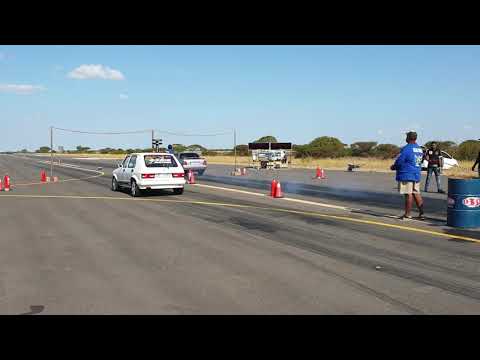 Vw Golf 1 ABF vs Nissan Sentra VVL