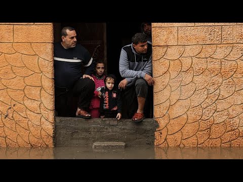 Residentes de Gaza fogem das chuvas torrenciais