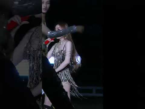 张靓颖杭州演唱会神现场！《九万字》战袍再现，几万人合唱太燃了💥 #张靓颖杭州演唱会 #九万字 #超燃演唱会现场