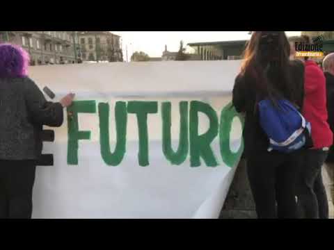 Dad, manifestazione studenti a Milano in Piazza XXIV Maggio