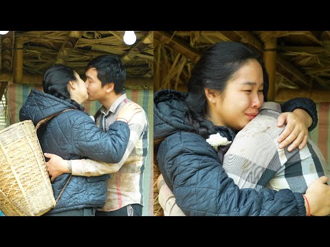 After many days apart, Mayor Vu finally returned to his single mother, Nhien.