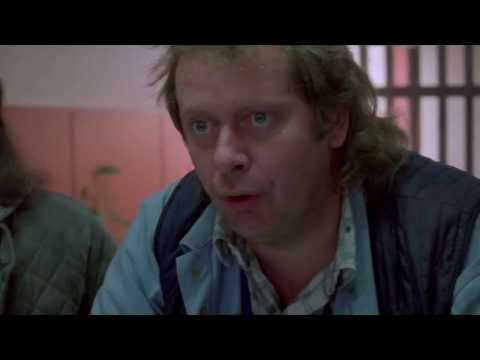 Hun babber gren som en trykluftshammer