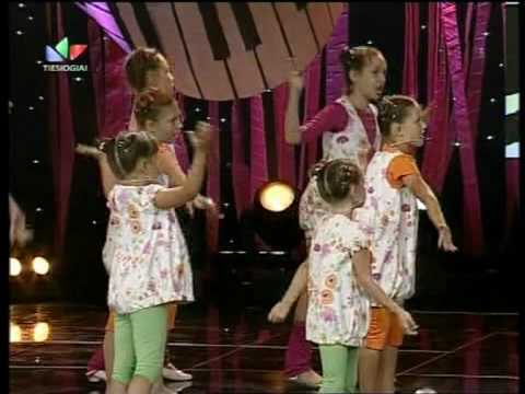 Arlekinas & Monika - Maia Hi