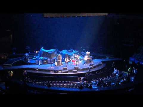 Bon Jovi Toronto Concert 2/14/11 - Dean Lickyer (Opening Band)