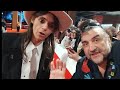 Lucio Corsi Alla Festa Del Cinema Di Roma 2025 Saluta I Fan Col Salutatore La Chitarra Nel Cuore