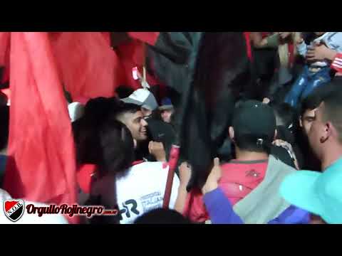 "Previa de la hinchada. Newell's 0 - 1 Sarmiento. OrgulloRojinegro.com.ar" Barra: La Hinchada Más Popular &bull; Club: Newell's Old Boys