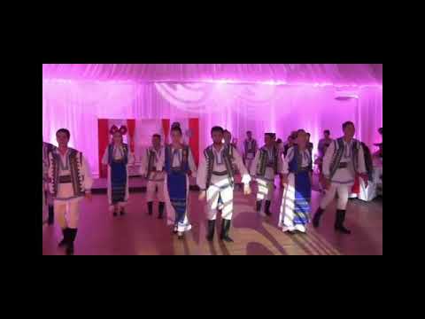 Ansamblul de dansuri populare "Junii Nădlacului"(2)