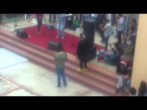 Enzo vs Fox batalla PUCP-RÉPLICA