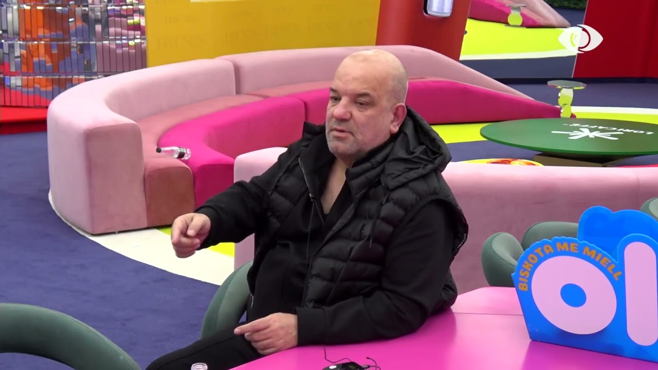 “Faleminderit që më mbajte”/ Iliri diskuton me Mirin dhe Selin në living