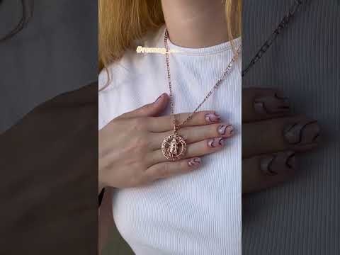 Подарок парню девушке кулон знак зодиака "Золотая Дева в оправе меандр" на цепочке ювелирный сплав в коробочке - фото 1 - id-p1452458848