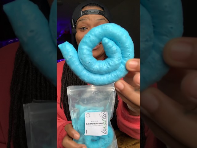 Vídeo relacionado con Laffy Taffy - Cuerda de frambuesa azul (24 unidades)