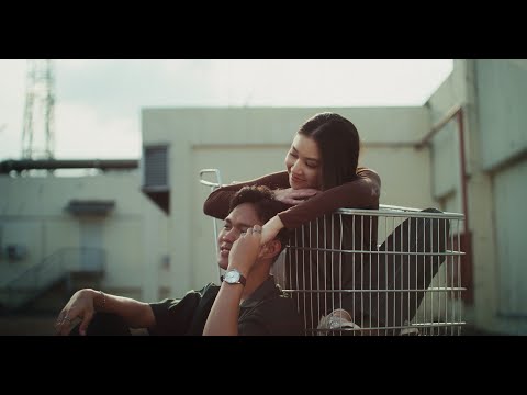 Fajar Noor - Tuhan Tahu Kita Saling Cinta (Official Lyric Video)