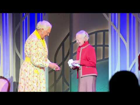 Dronning Margrethe overrasker Ulf Pilgaard under sidste optræden