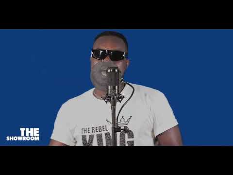 DEE FOX SHE GAT LOOKS SHOWROOM