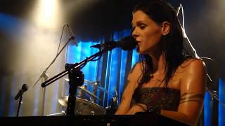 Beth Hart - Everything Must Change (Live Acoustic)