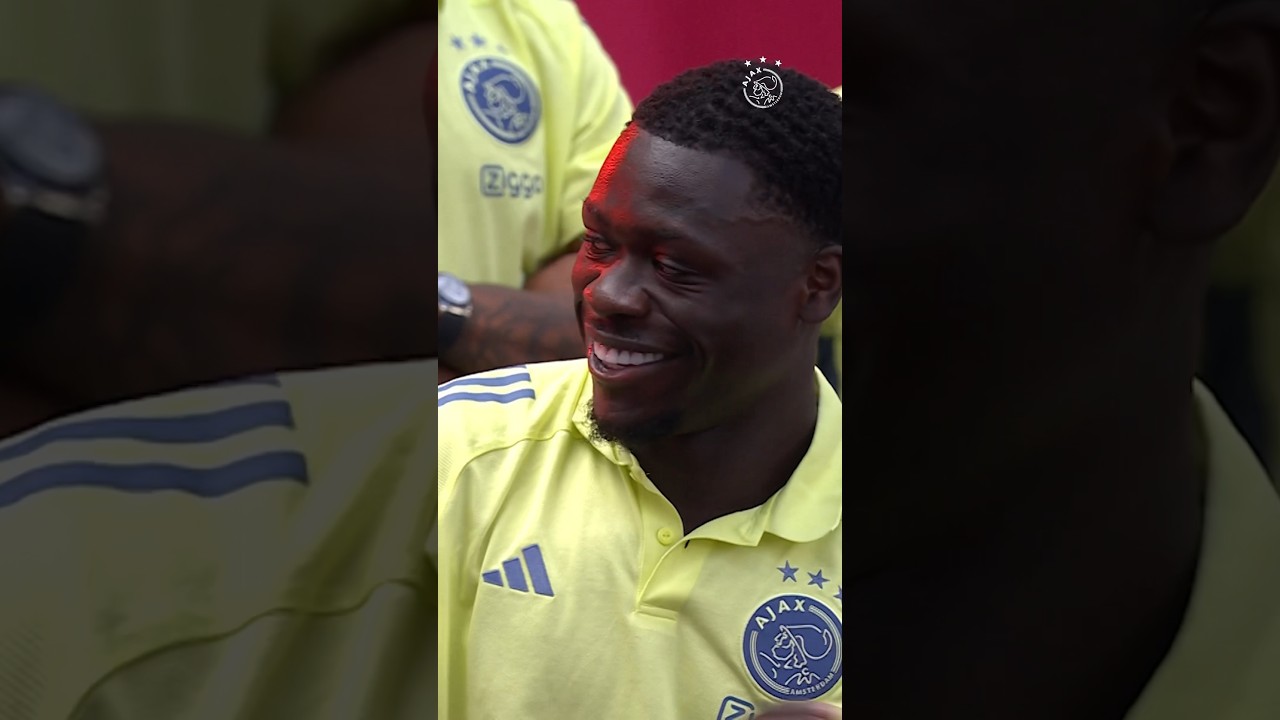 Thumbnail for article: Brobbey vertelt onder luid gejuich van de Ajax-fans hoeveel goals hij wil maken
