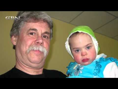 700 Club Interactive: Meet the Daultons – October 19, 2015