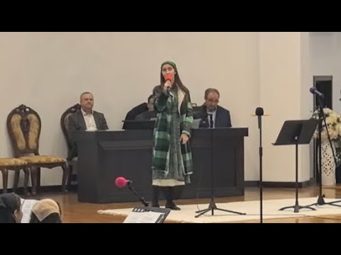 Sara Lupchian • O de-aș avea eu limbi o mie