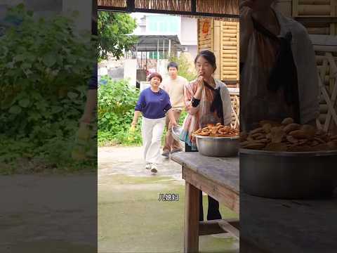 बहू ने पूरा आलू तल दिया 😂 | गुब्बारे वाले आलू  #shorts #chinesefood #bakwaasbharat #youtubeshorts